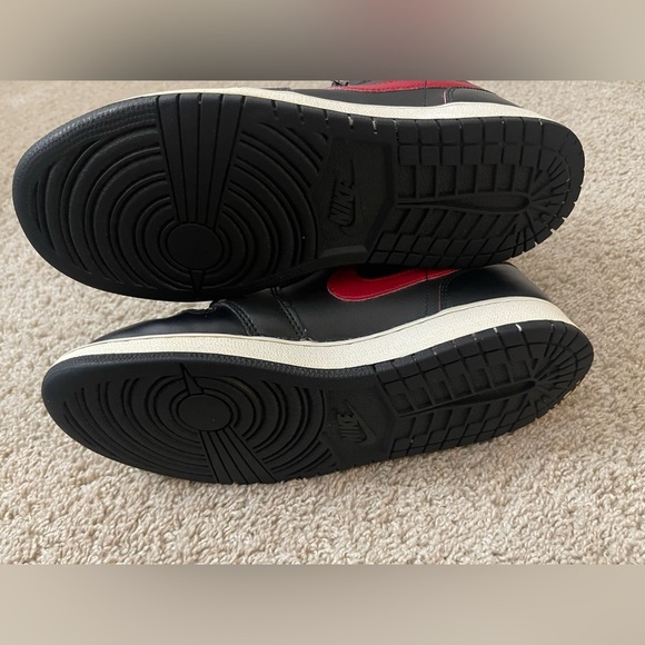 Nike Air Jordan 1 retro mid red & black size 6.5 youth 7 women  sneakers casual - Picture 8 of 15